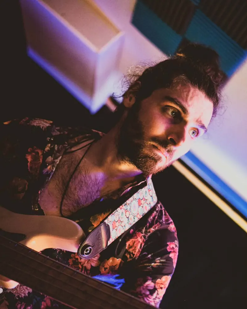 Victor à la basse